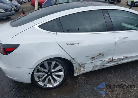 2018 Tesla Model 3 Long Range/Performance z USA, uszkodzony, nr VIN 5YJ3E1EB7JF098025